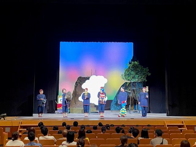 エルマーとりゅうバックステージツアー