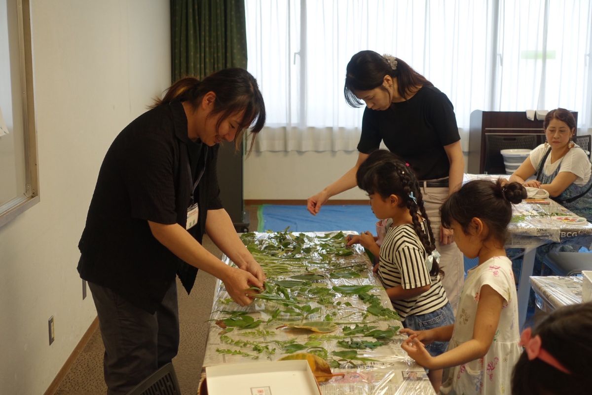 植物を使って絵を描いてみよう