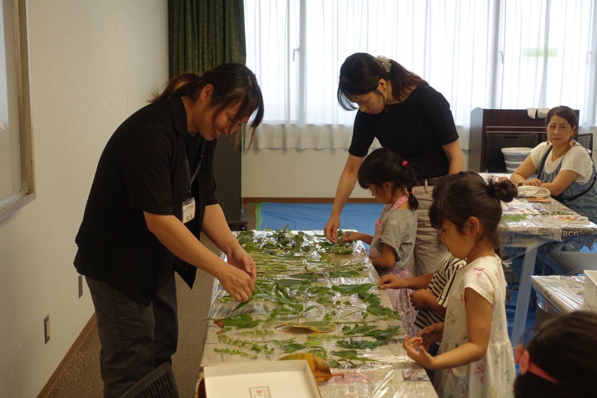 植物を使って絵を描いてみよう